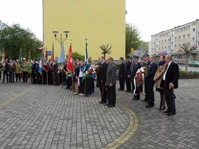 Ozimek> Msza, pochód i kwiaty